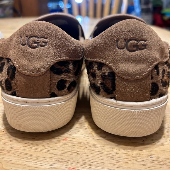 UGG size 8.5 women’s worn twice. - Picture 1 of 8